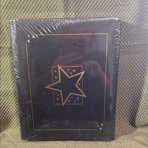 Creative Memories Black scrapbook with Gold Star Pattern. 8 1/2 x11
